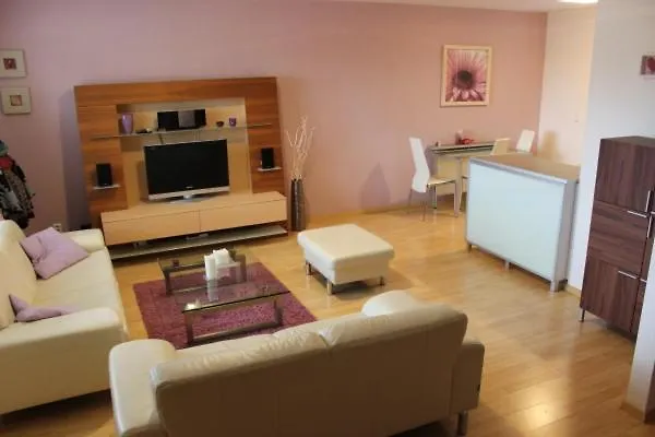 House - Orange Antik 112 Lipno 度假居 伏尔塔瓦河畔利普诺